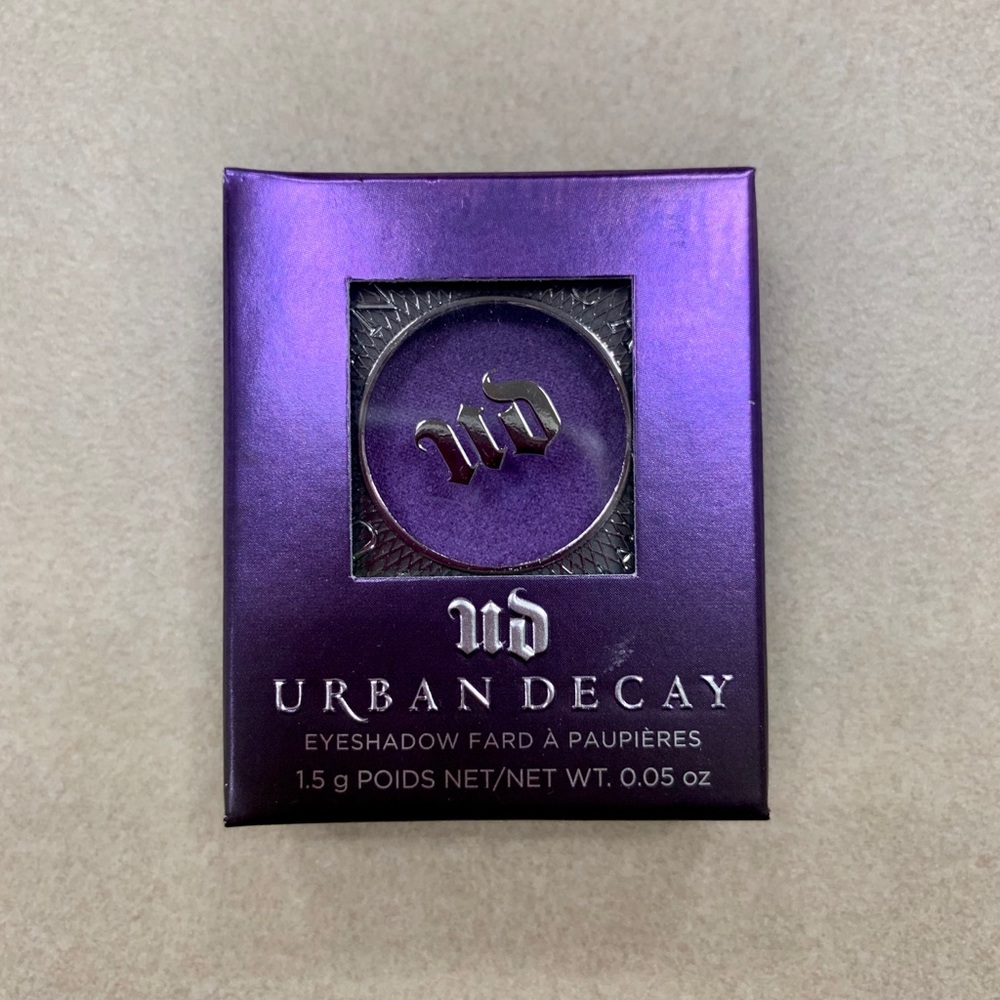 BNIB!  URBAN DECAY EYESHADOW IN FLASH.